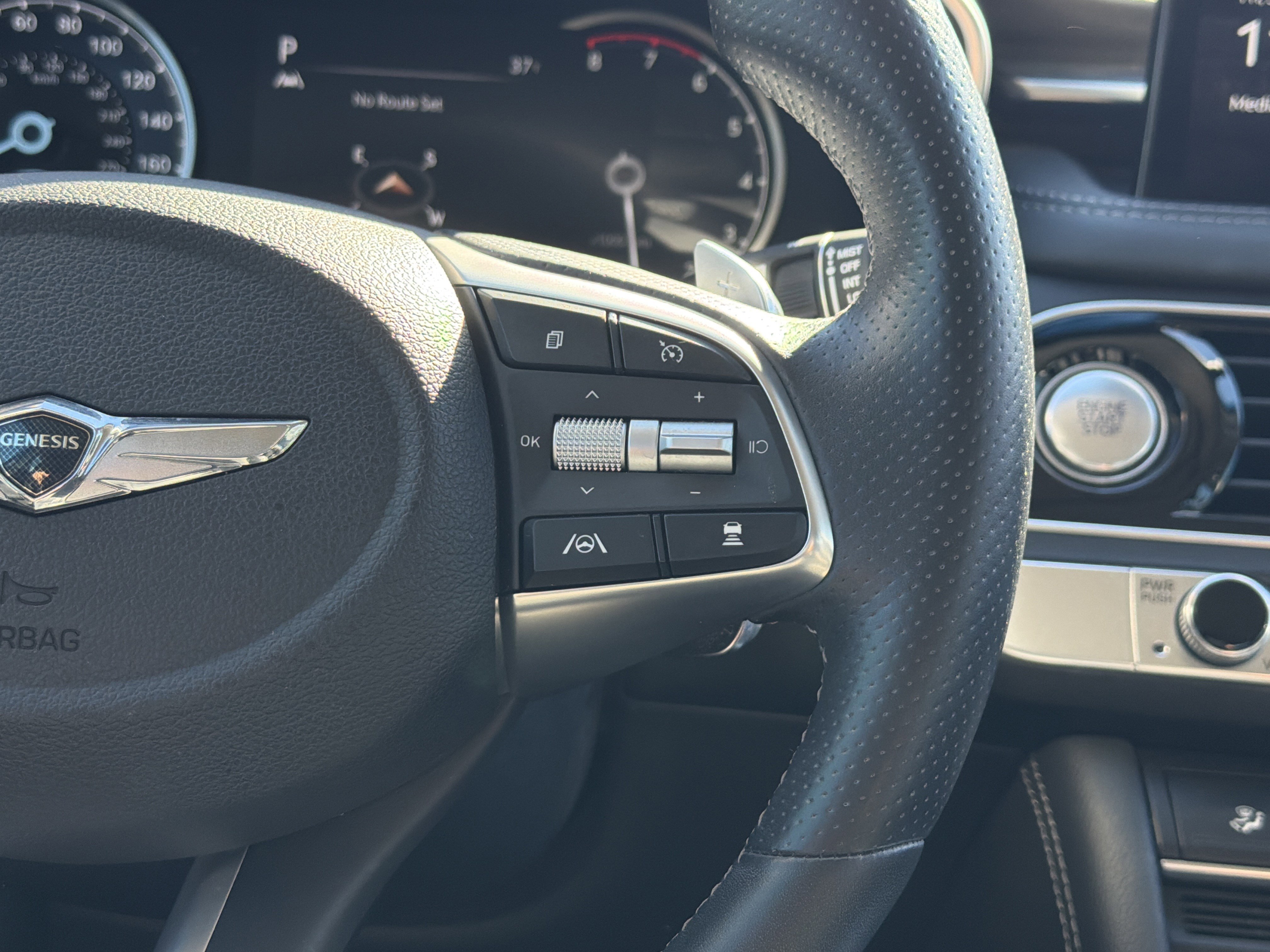 Used 2023 Genesis G70 2.0T image 20