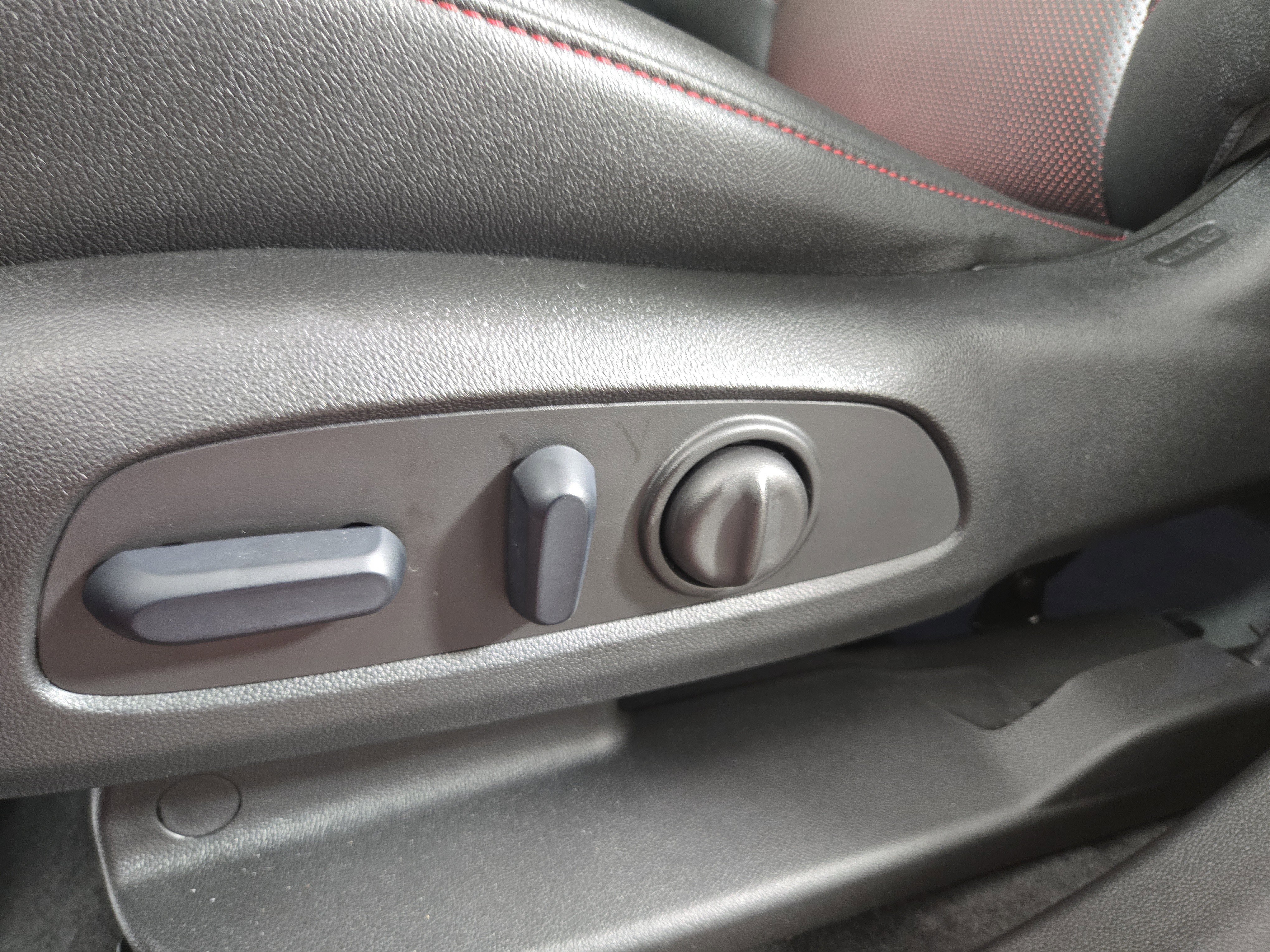 Used 2024 Chevrolet Blazer RS w/ Driver Confidence II Package image 33