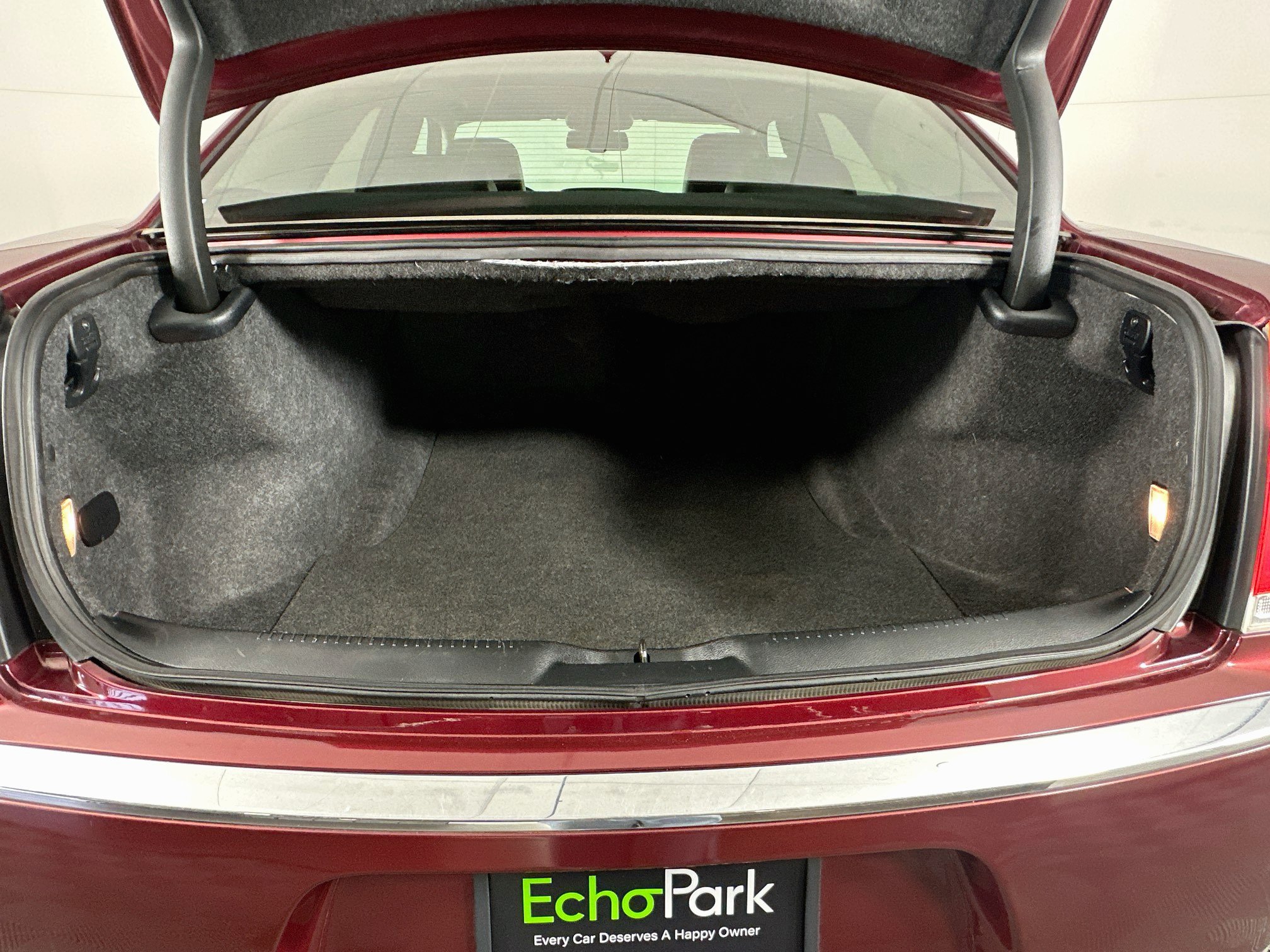 Used 2016 Chrysler 300 Limited RWD image 29