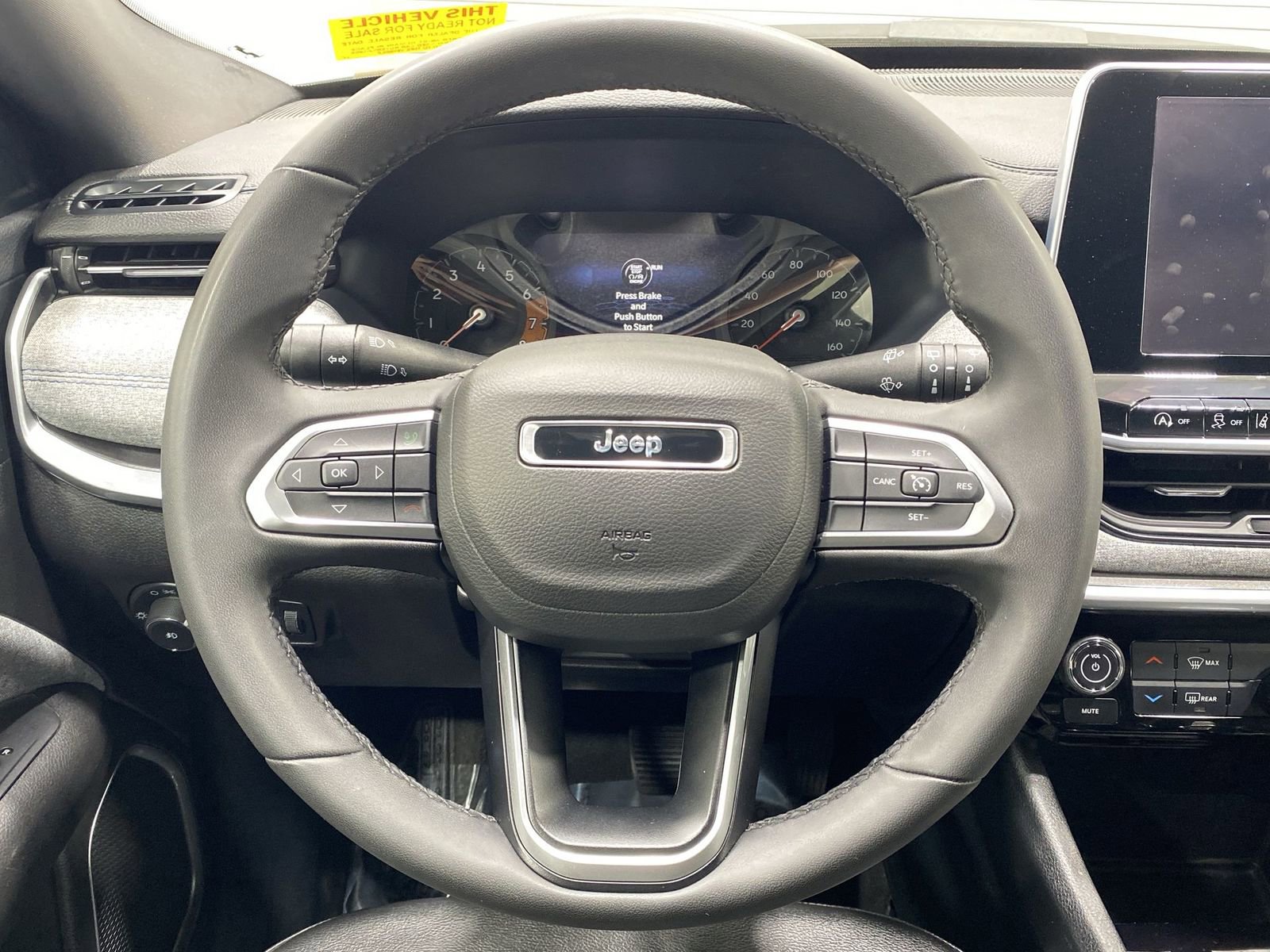 Used 2025 Jeep Compass Latitude image 14