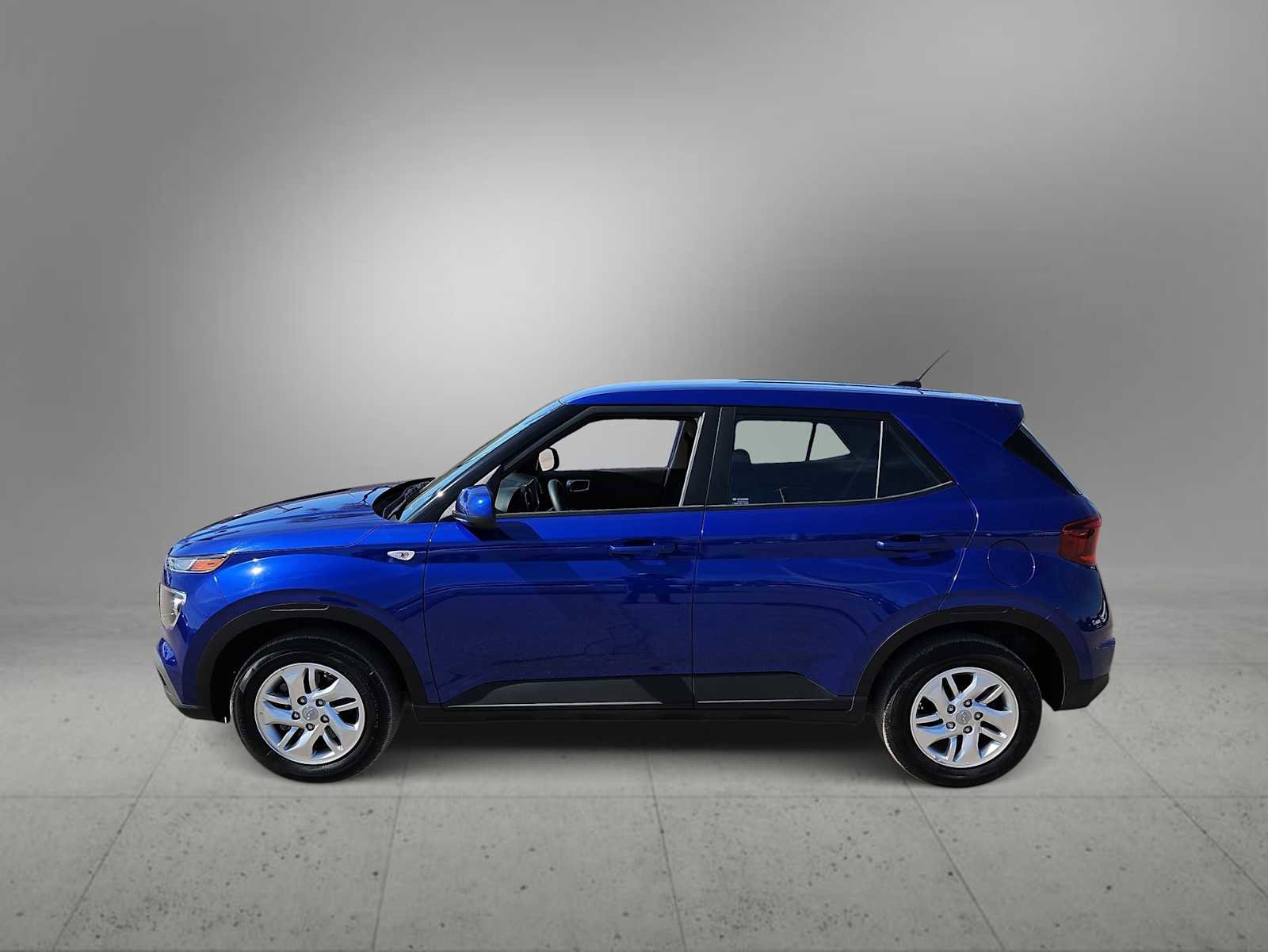 Certified 2025 Hyundai Venue SE image 5
