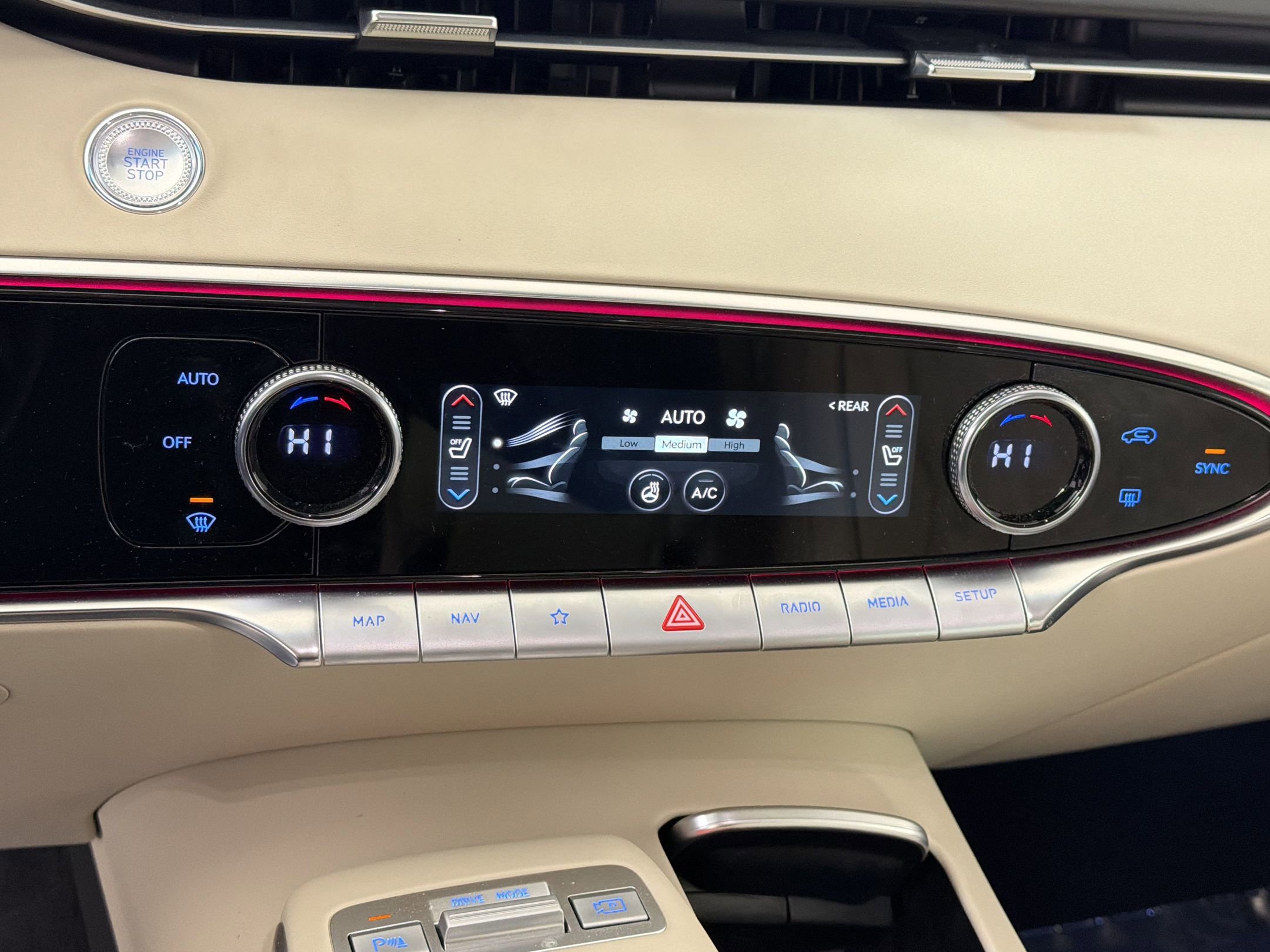 Used 2025 Genesis GV70 3.5T Sport w/ Sport Advanced Package image 23