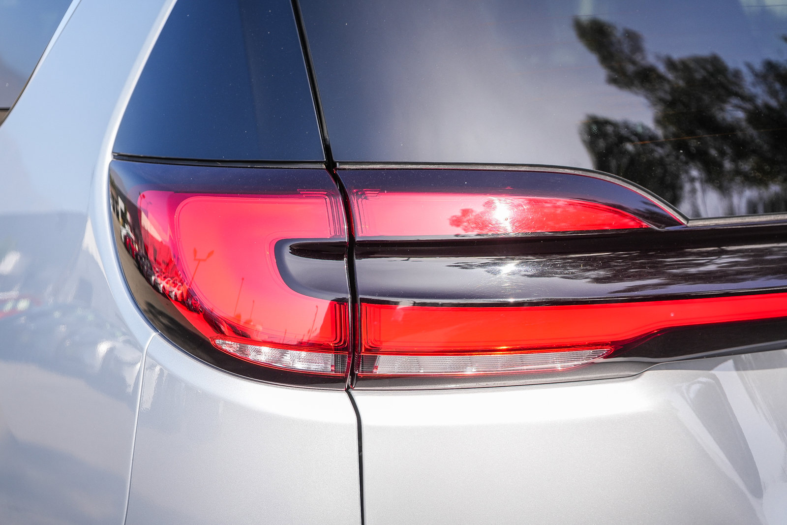 Used 2024 Chrysler Pacifica Touring-L image 9