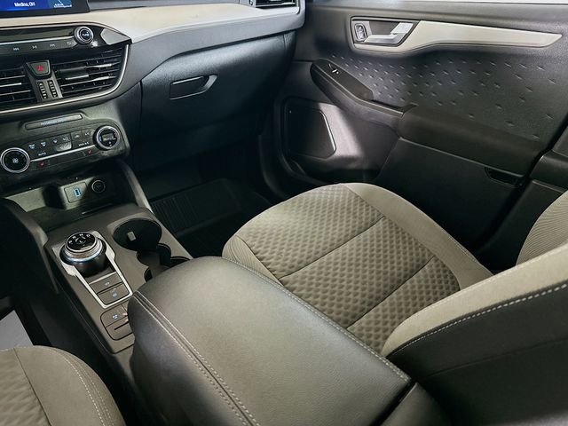 Used 2020 Ford Escape SE image 25