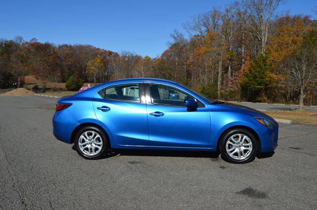 Used 2017 Toyota Yaris iA image 4