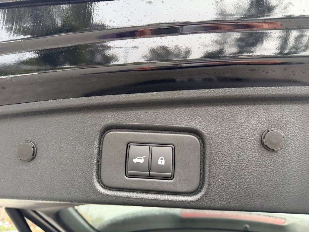 New 2025 Nissan Pathfinder SV image 10