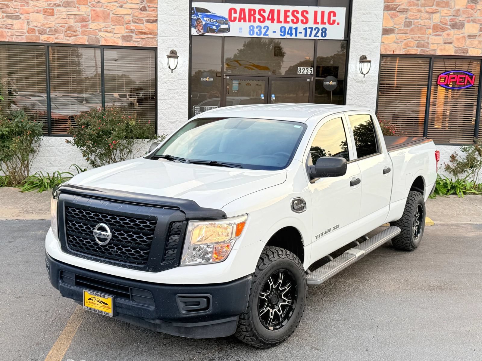 Used 2017 Nissan Titan XD AWD/4WD image 21