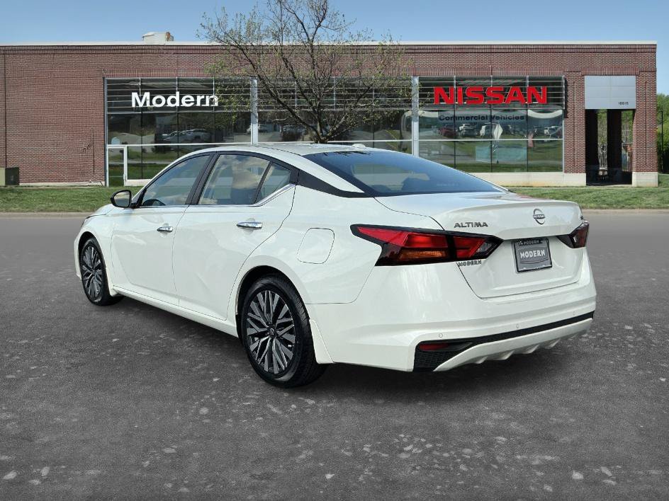 Certified 2024 Nissan Altima 2.5 SV FWD image 2