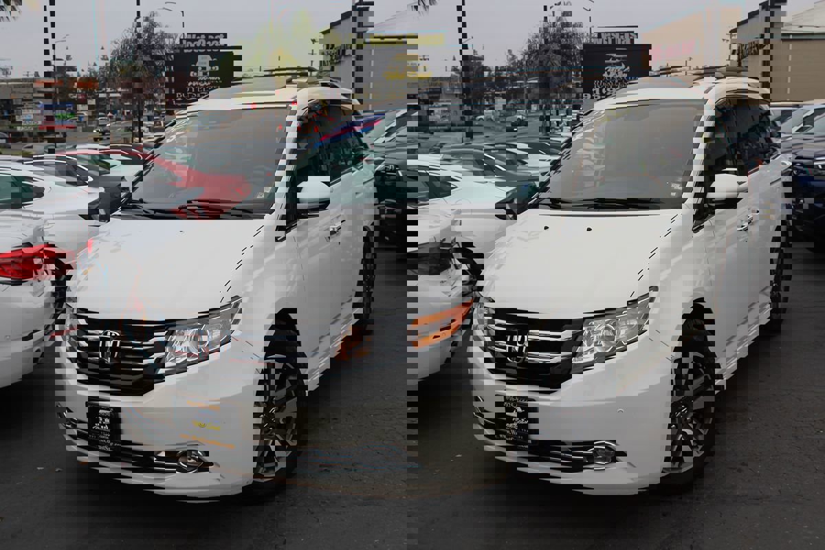 Used 2015 Honda Odyssey Touring Elite image 46
