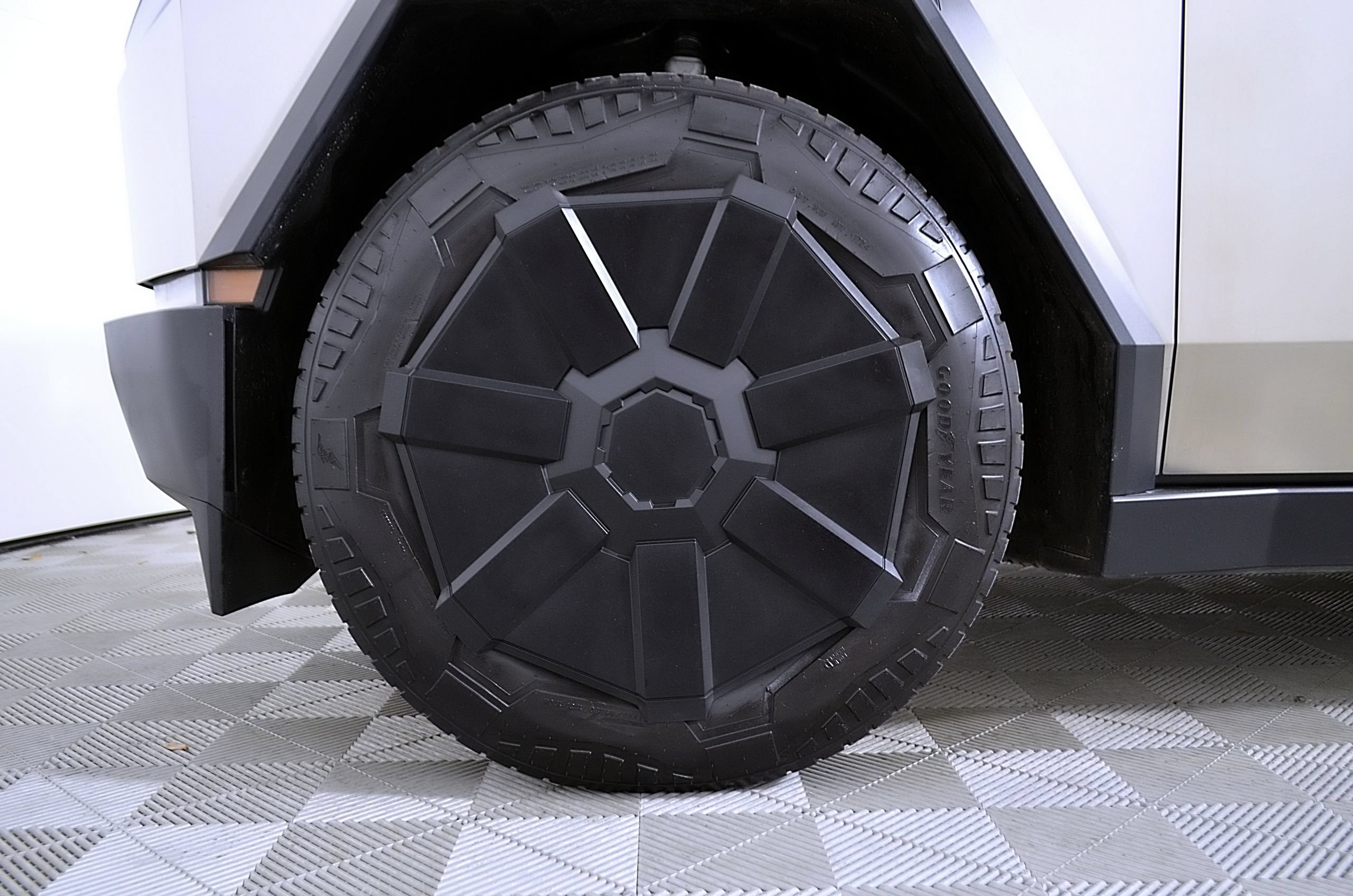 Used 2024 Tesla Cybertruck Cyberbeast AWD/4WD image 11