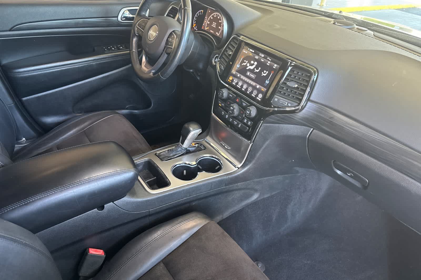 Used 2020 Jeep Grand Cherokee Laredo w/ Laredo X Package RWD image 17