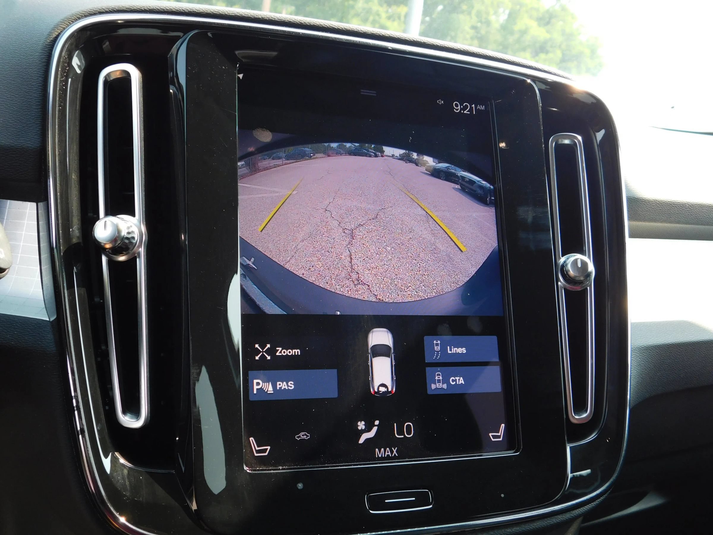 Used 2021 Volvo XC40 T4 Momentum FWD image 23