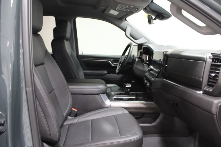 Used 2025 Chevrolet Silverado 1500 LTZ AWD/4WD image 27