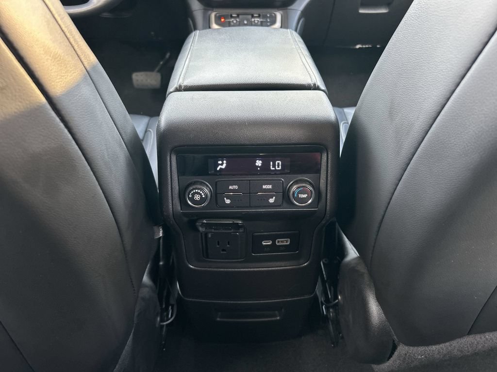 Used 2022 GMC Acadia Denali w/ Denali Ultimate Package FWD image 22