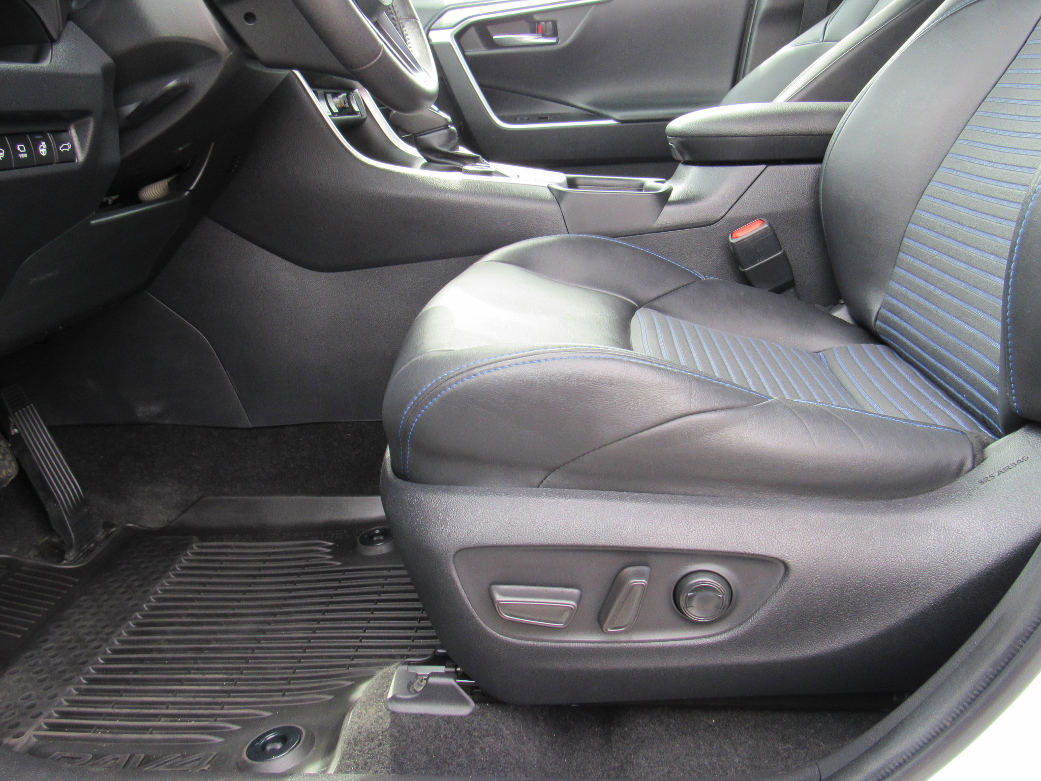 Used 2022 Toyota RAV4 XSE AWD/4WD image 12