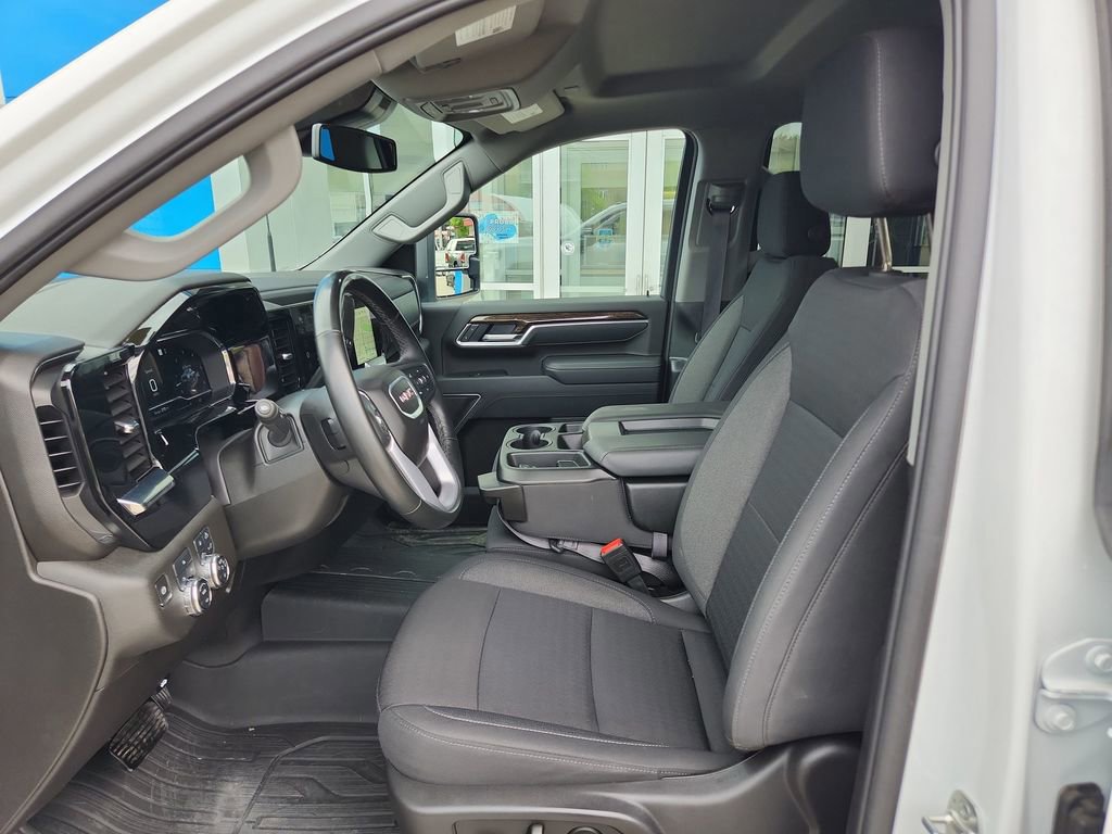 Certified 2025 GMC Sierra 2500 SLE w/ SLE Value Package; AWD/4WD image 9