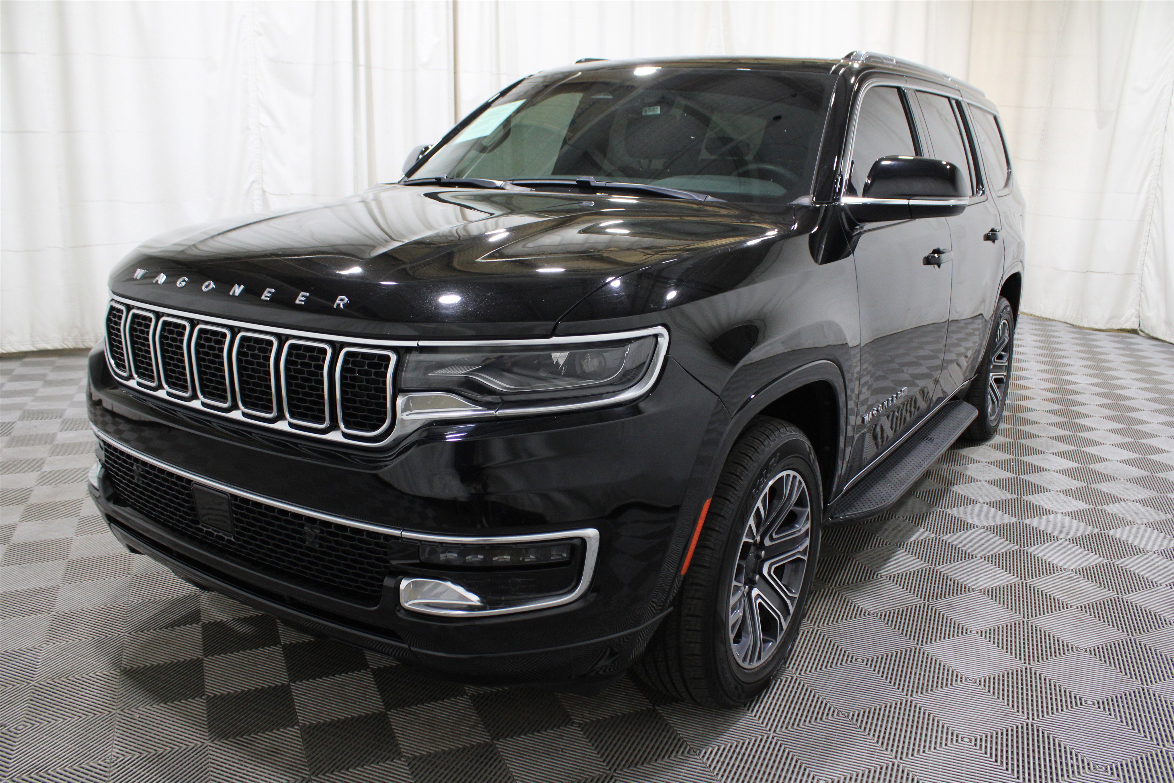 Used 2023 Jeep Wagoneer 4WD w/ Premium Group I image 40