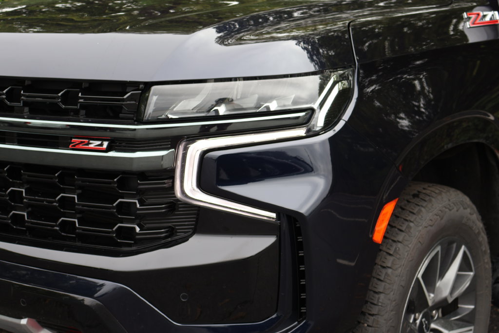 Used 2022 Chevrolet Tahoe Z71 w/ Luxury Package AWD/4WD image 3