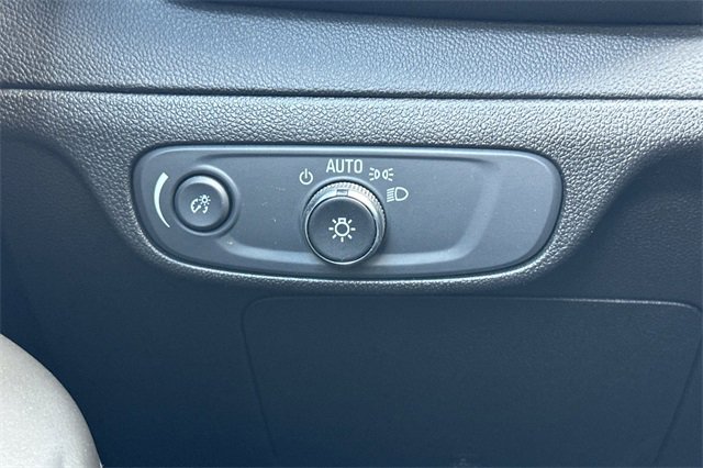 Certified 2022 Chevrolet Bolt EUV LT w/ Comfort Package image 40