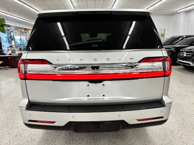 Used 2018 Lincoln Navigator L Reserve w/ Technology Package image 5