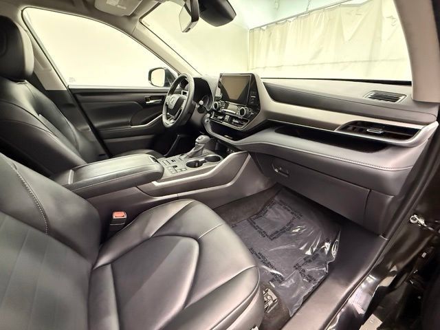 Certified 2025 Toyota Highlander XLE AWD/4WD image 9