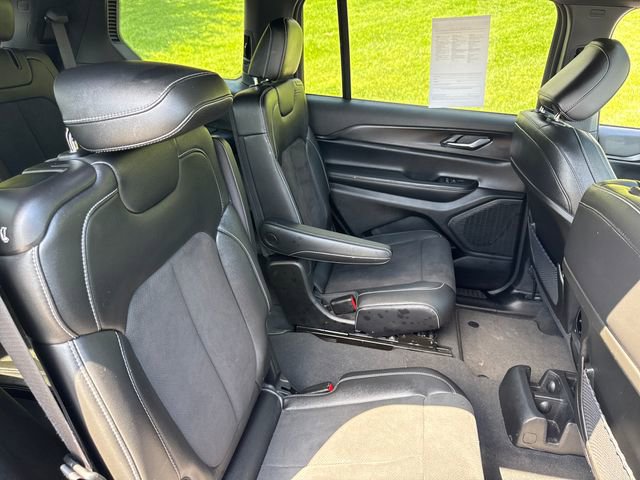 Used 2024 Jeep Grand Cherokee L Altitude AWD/4WD image 14