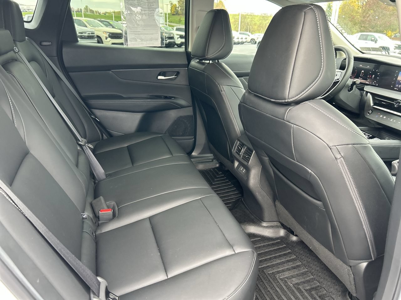 Used 2025 Nissan Murano SV AWD/4WD image 16