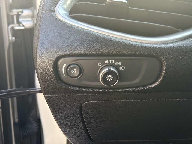 Used 2020 Chevrolet Malibu LT FWD image 26