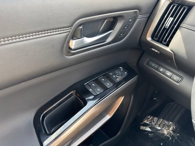 Used 2025 Nissan Pathfinder Platinum AWD/4WD image 36