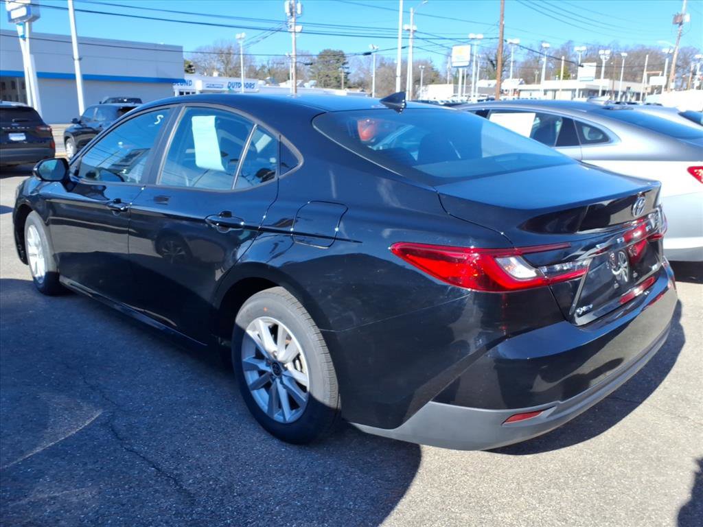 Used 2025 Toyota Camry LE image 3