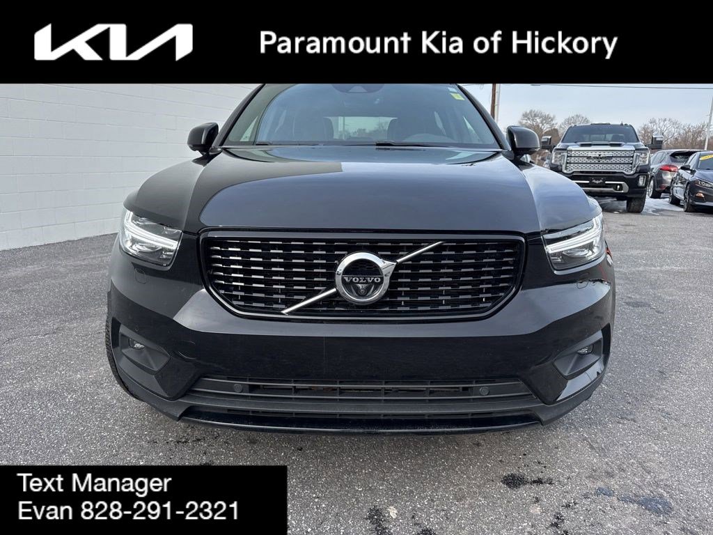 Used 2021 Volvo XC40 T5 R-Design w/ Advanced Package image 2