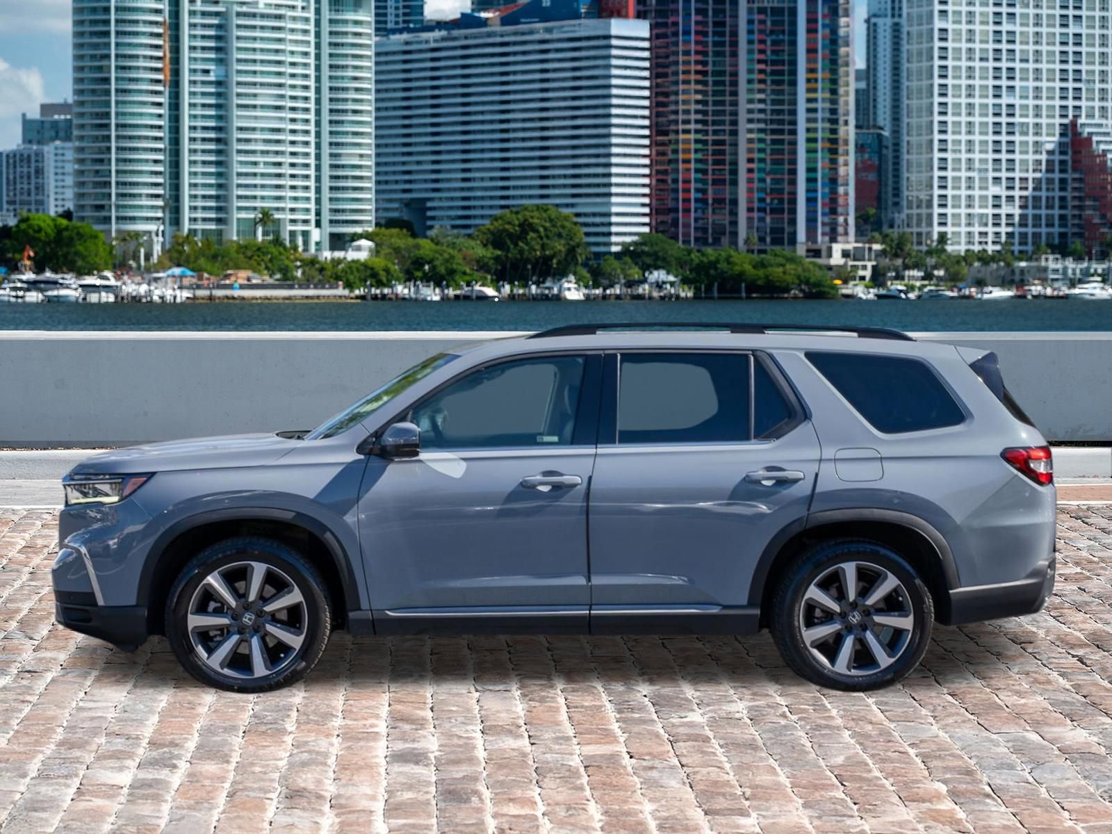 Certified 2023 Honda Pilot Touring image 9