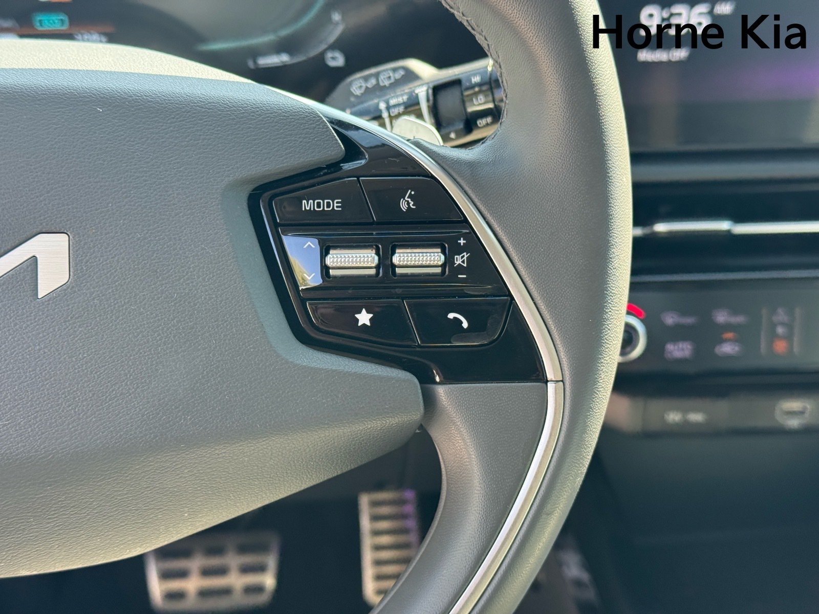 Certified 2024 Kia Niro EX Touring FWD image 19