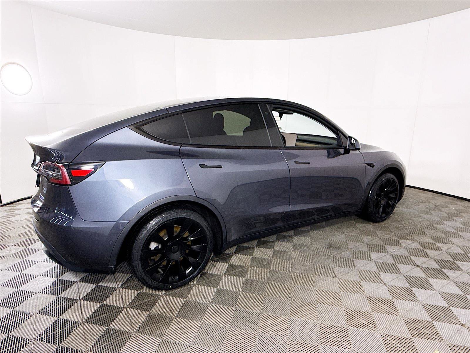 Used 2020 Tesla Model Y Long Range image 27
