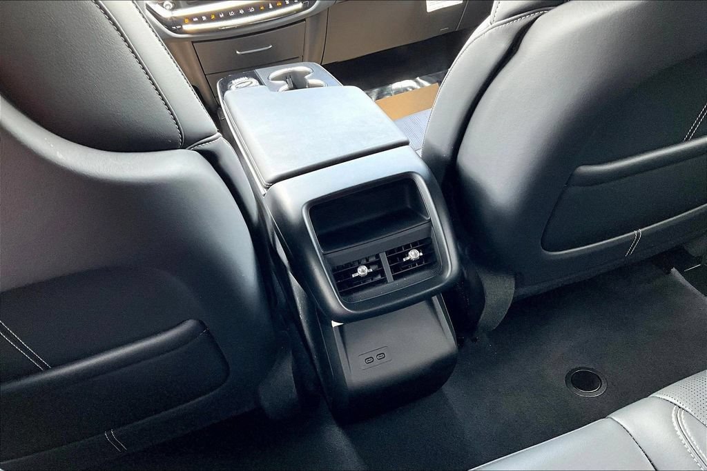 Certified 2024 Cadillac Lyriq Luxury AWD/4WD image 10