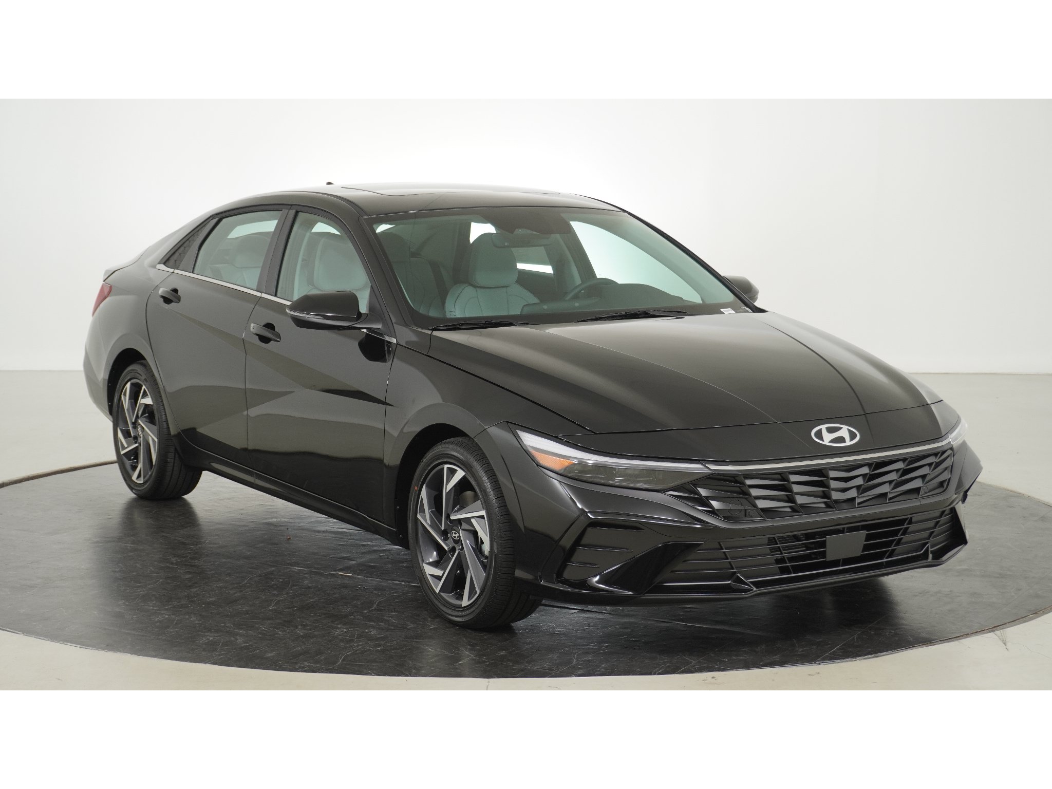 New 2026 Hyundai Elantra Limited FWD image 1