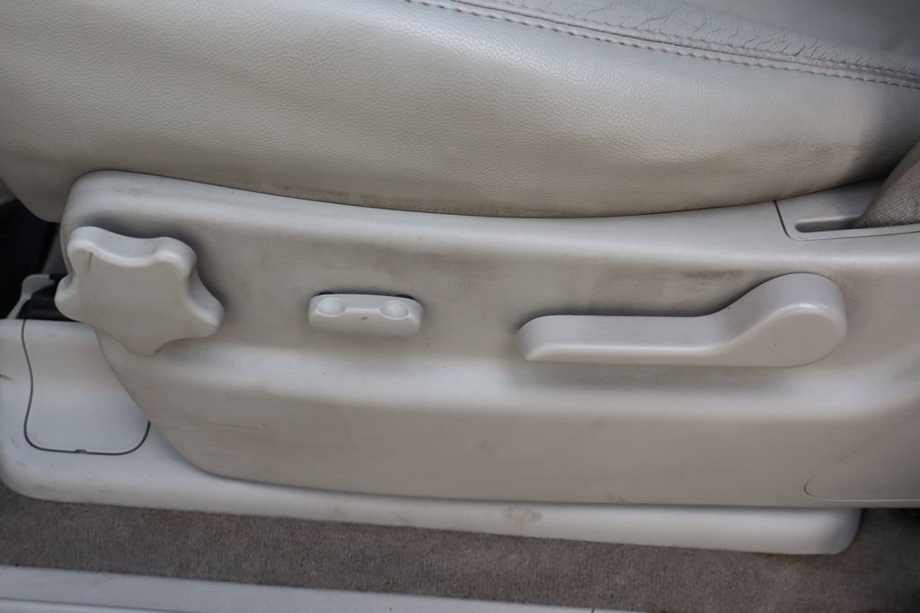 Used 2011 Chevrolet Avalanche LT RWD image 22