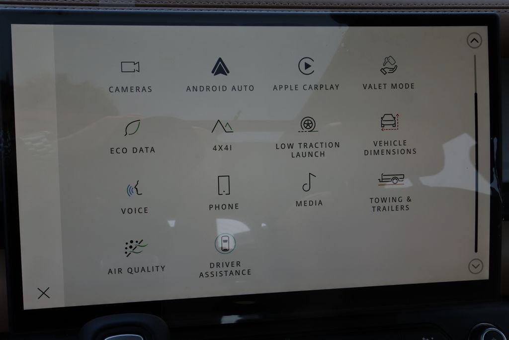 New 2026 Land Rover Defender 130 X-Dynamic SE AWD/4WD image 31