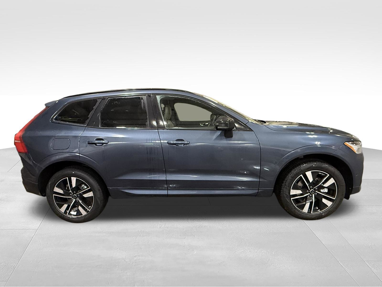 New 2026 Volvo XC60 B5 Plus w/ Protection Package Premier AWD/4WD image 7