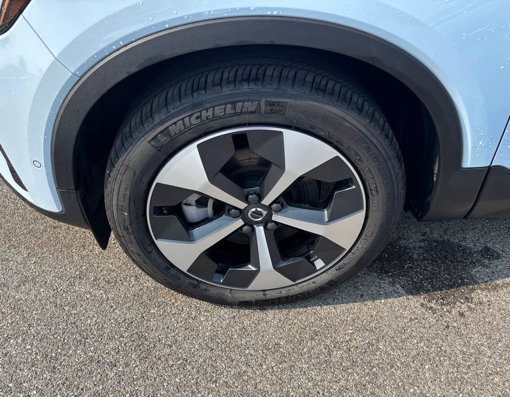 Certified 2026 Volvo XC40 B5 Plus w/ Climate Package AWD/4WD image 31