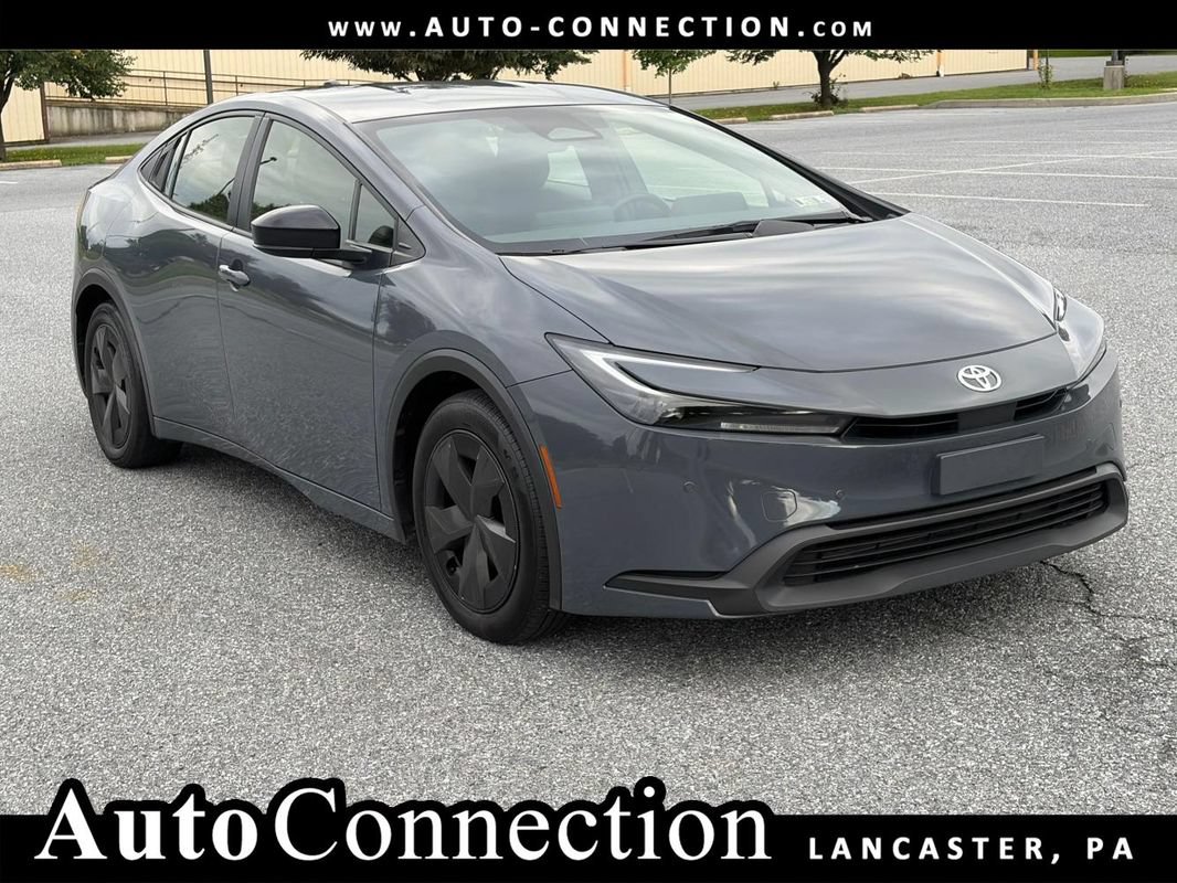 Used 2023 Toyota Prius LE FWD image 1