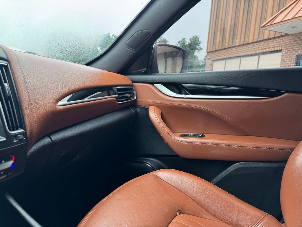 Used 2019 Maserati Levante image 32