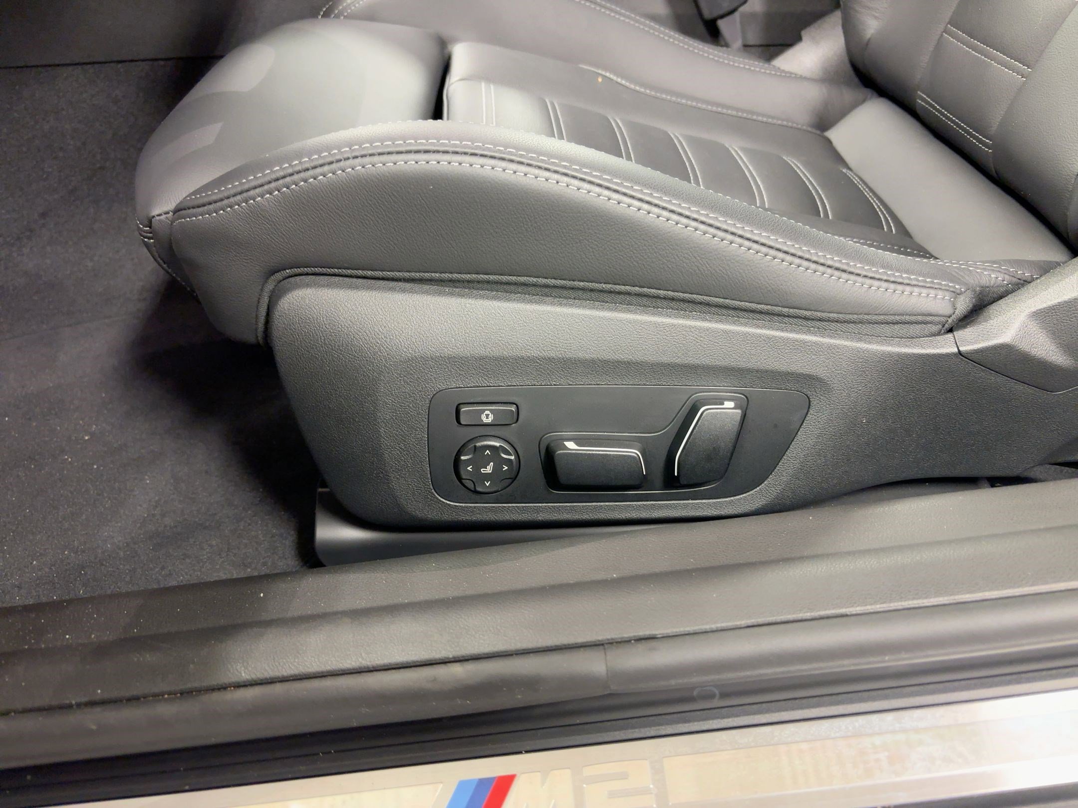 Used 2025 BMW M2 w/ Lighting Package image 12