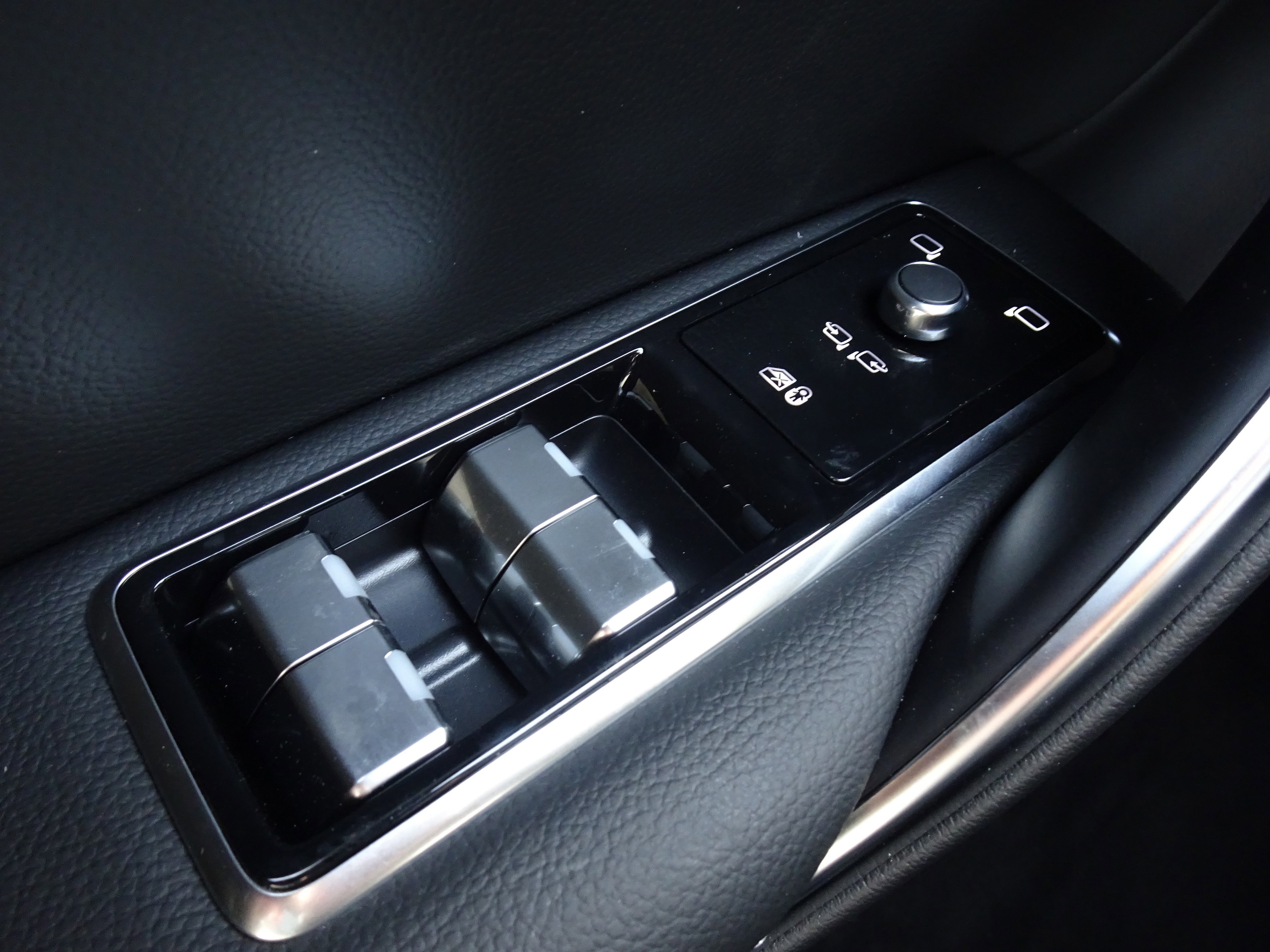 New 2024 Jaguar XF R-Dynamic SE image 27