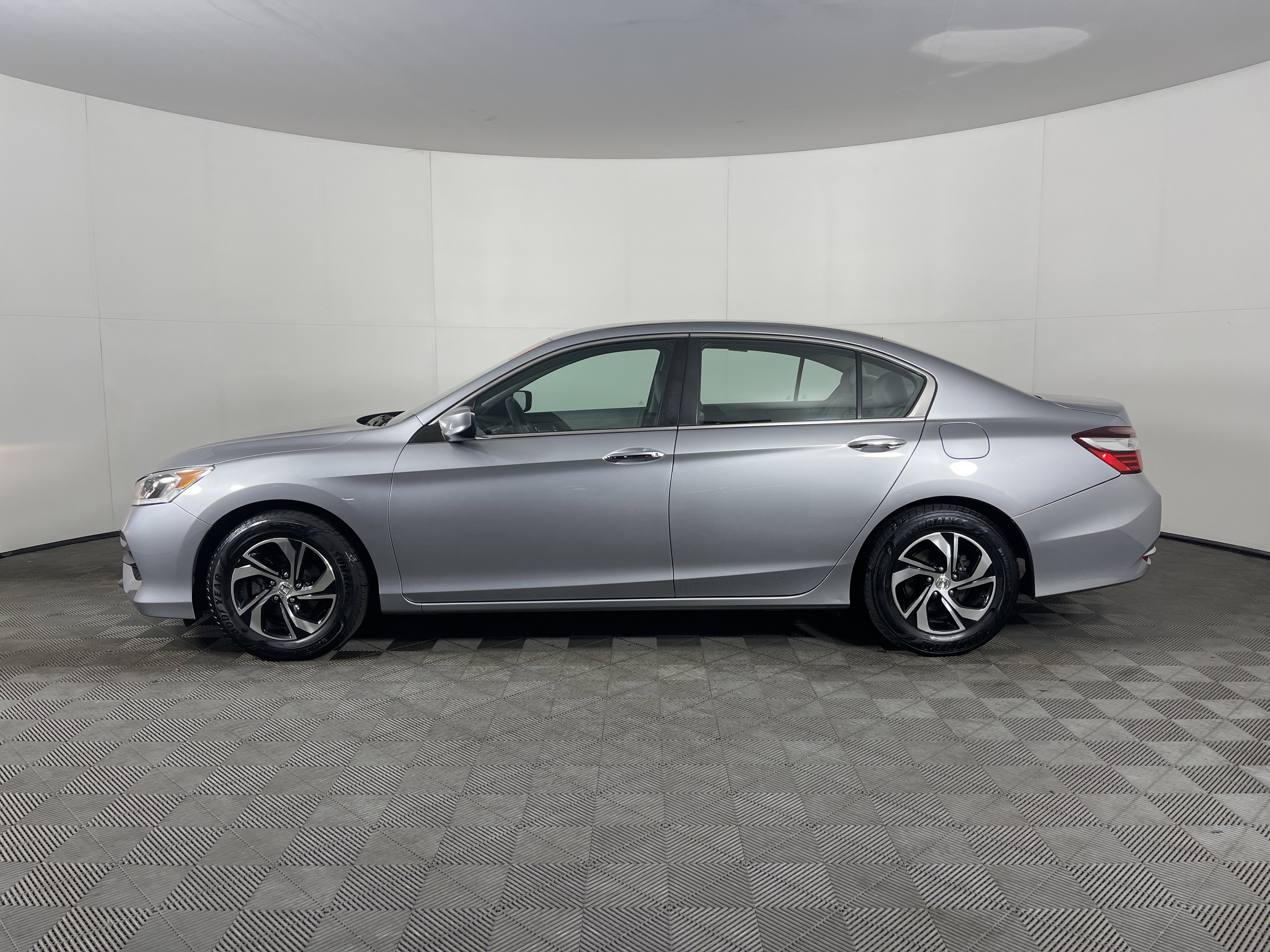 Used 2016 Honda Accord LX image 3