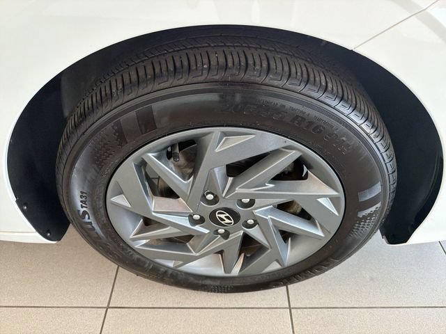 Used 2024 Hyundai Elantra SEL FWD image 14