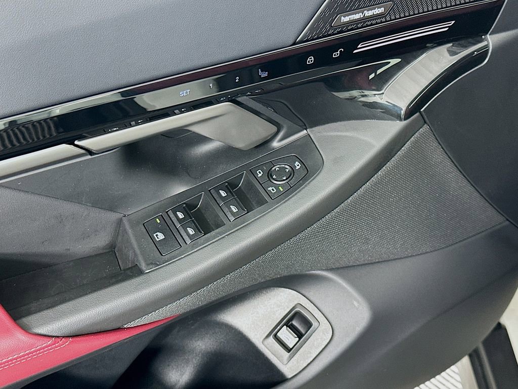 Used 2025 BMW 530i w/ Premium Package image 18