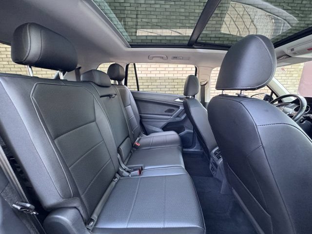 Used 2018 Volkswagen Tiguan SEL FWD image 20