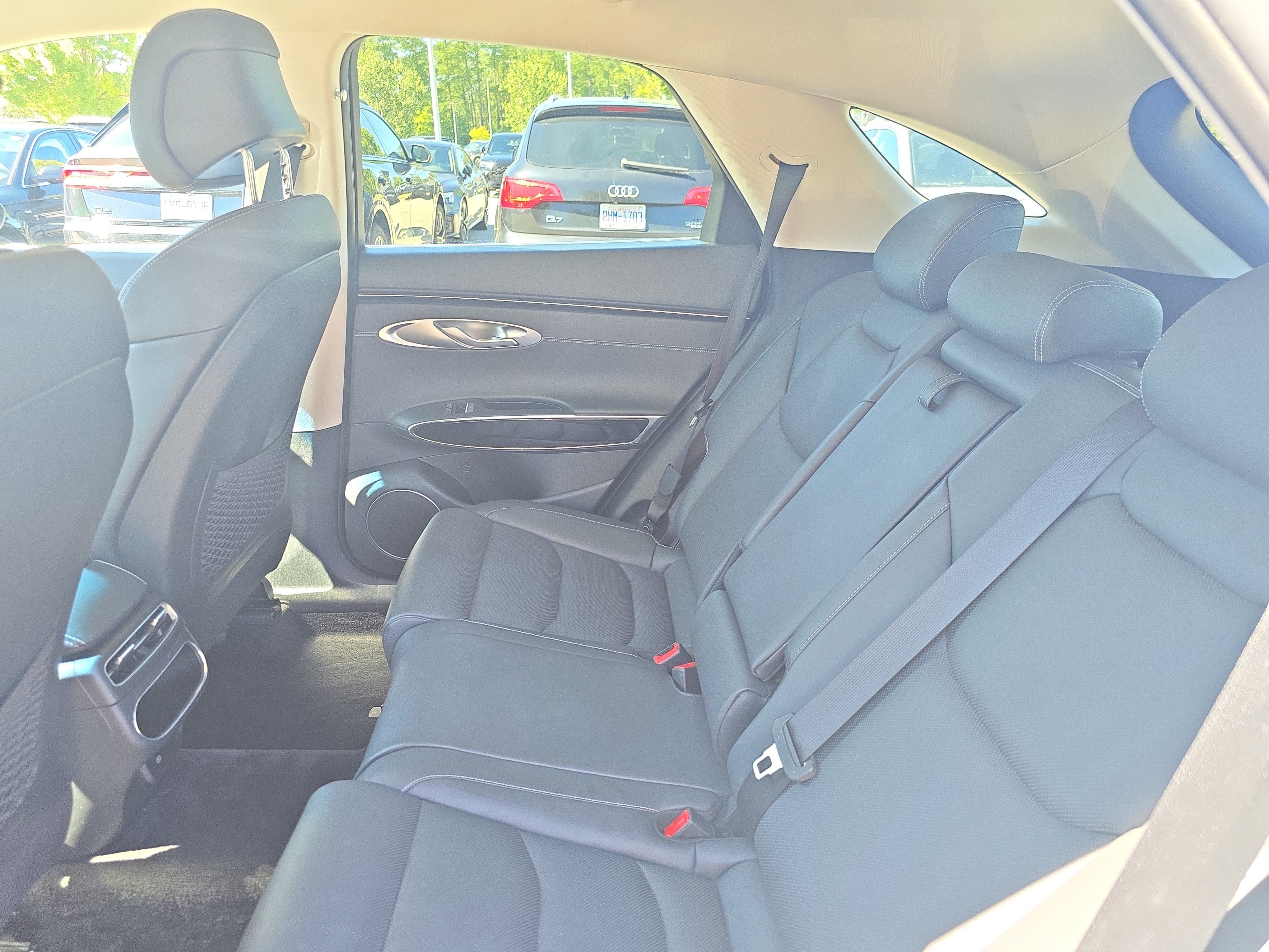 Used 2025 Genesis GV70 2.5T AWD/4WD image 16