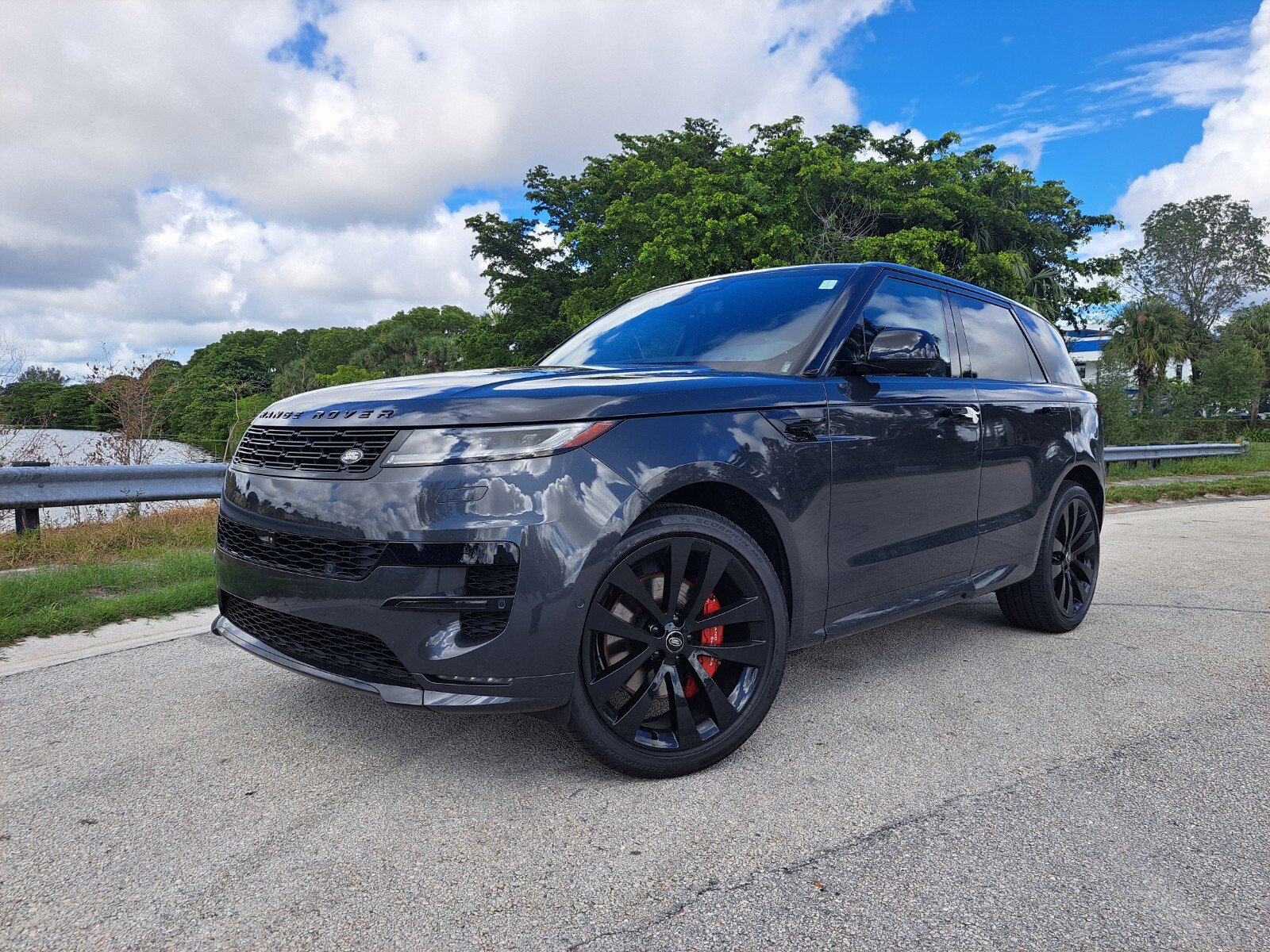 New 2025 Land Rover Range Rover Sport Dynamic SE